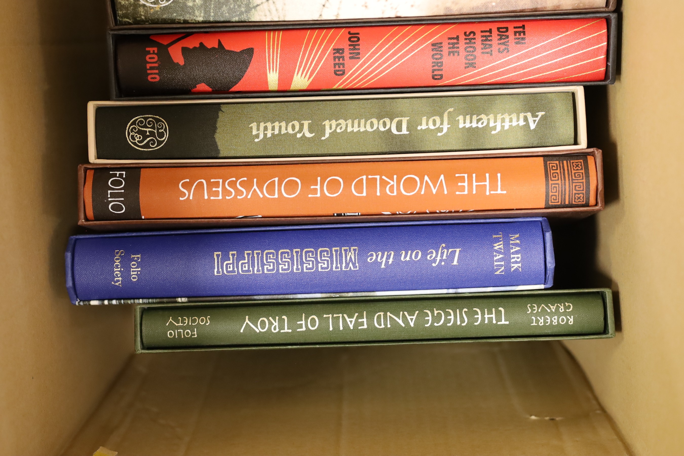 A mixed quantity of folio society books, to include ‘The History of the Decline and Fall of the Roman Empire’